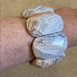 Banded agate bracelet